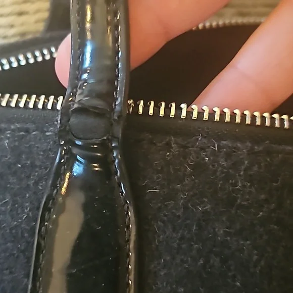 AUTHENTIC VINTAGE COACH WOOL HANDBAG WITH PATENT LEATHER HANDLE AND BOW - Picture 7 of 9